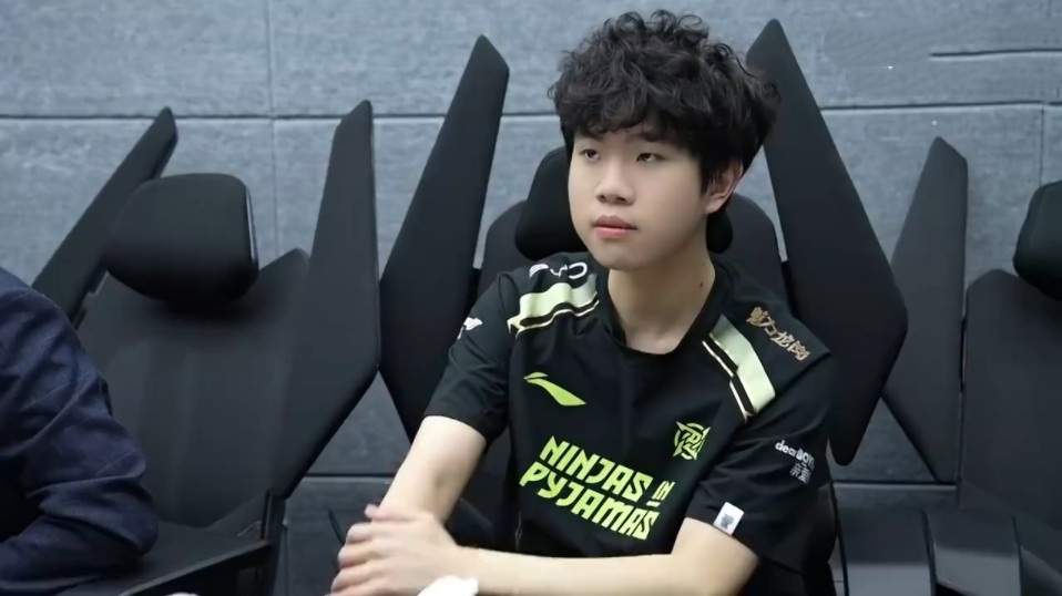 EDG官宣：Uzi（简自豪）正式加入EDG英雄联盟分部