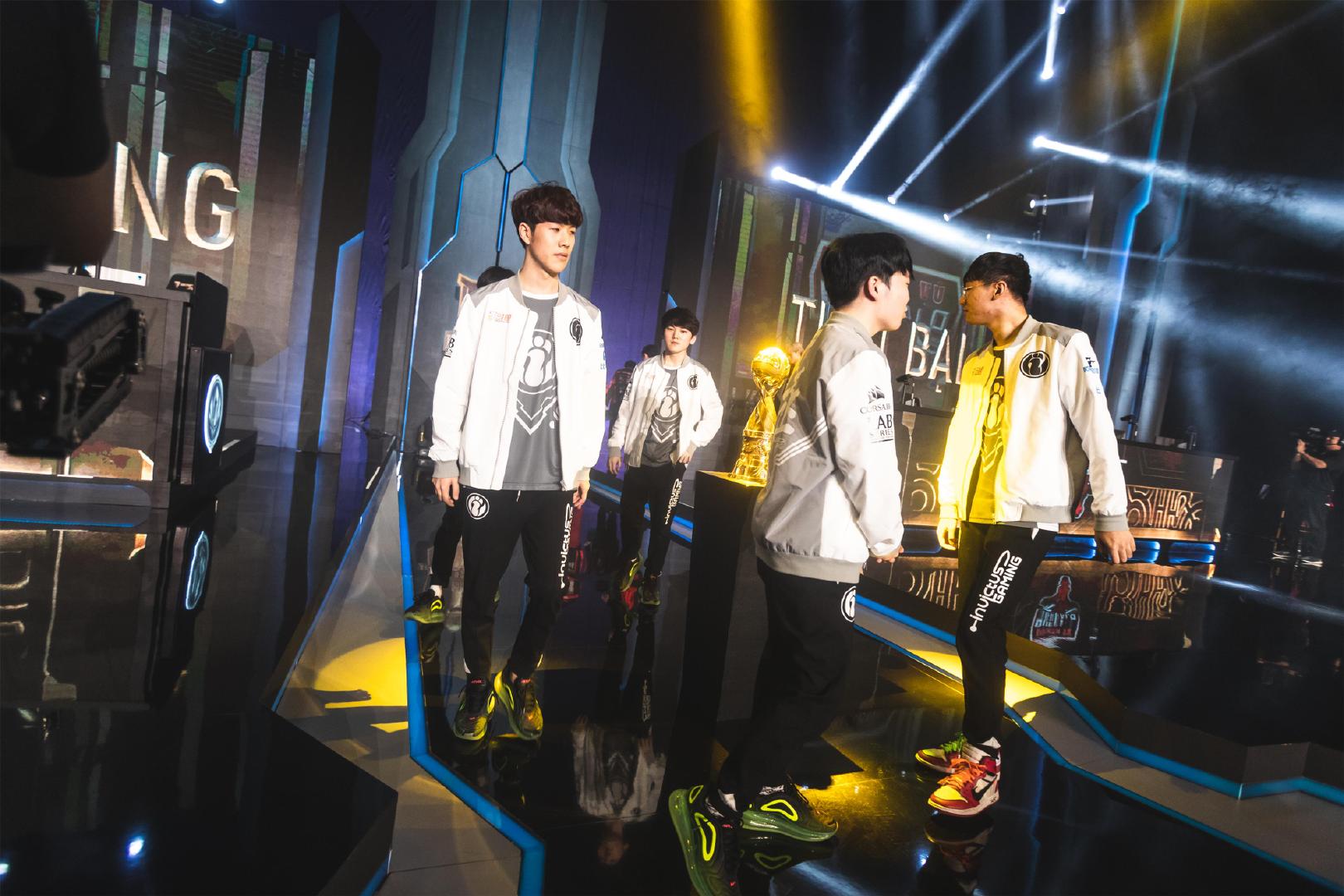 Yuan Shen Yong En的魔影融化了 Care Lele 的Shenniu操作拉动了RNG3-1FPX